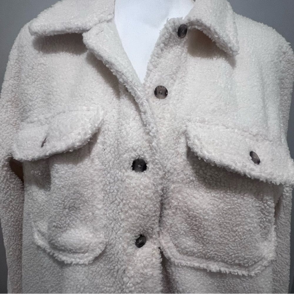 Universal Threads Women's Sherpa jacket size medium in ivory with pockets - Picture 5 of 10